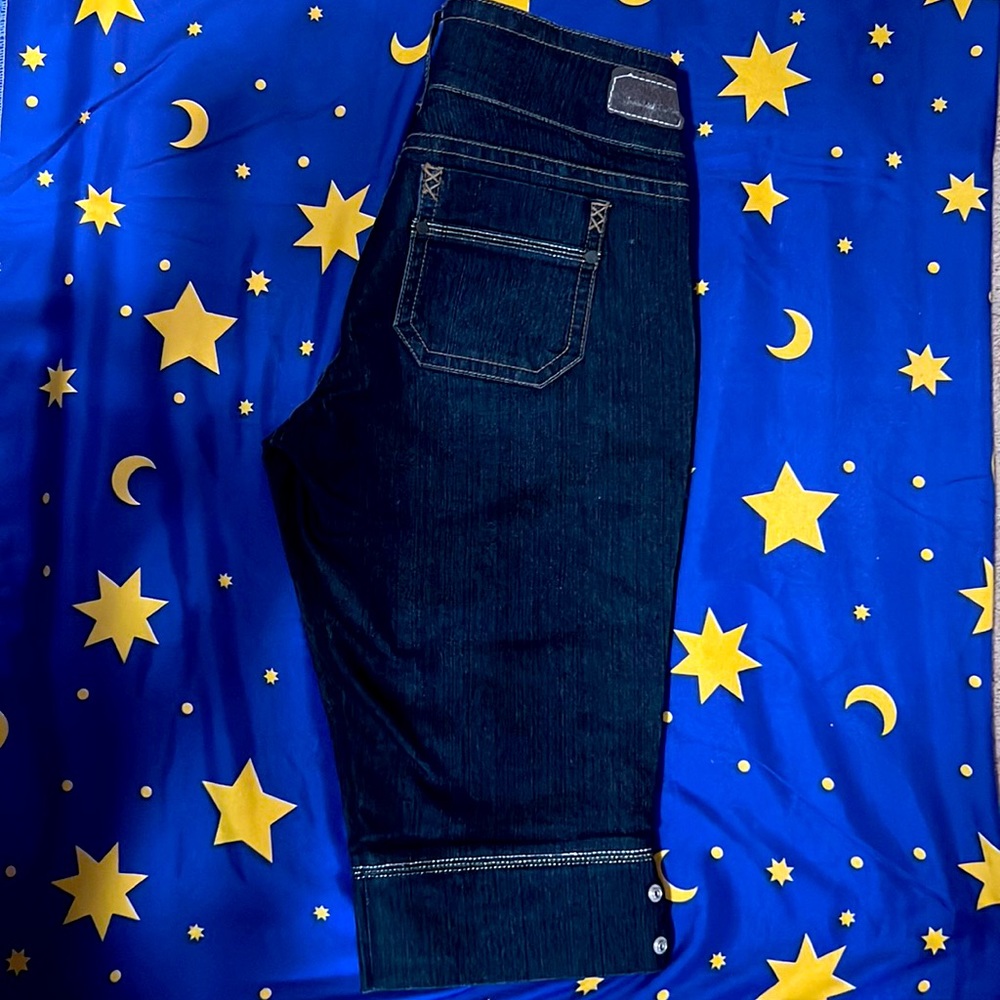 Industrial Cotton women size 11 low rise dark wash buttoned leg capri jeans